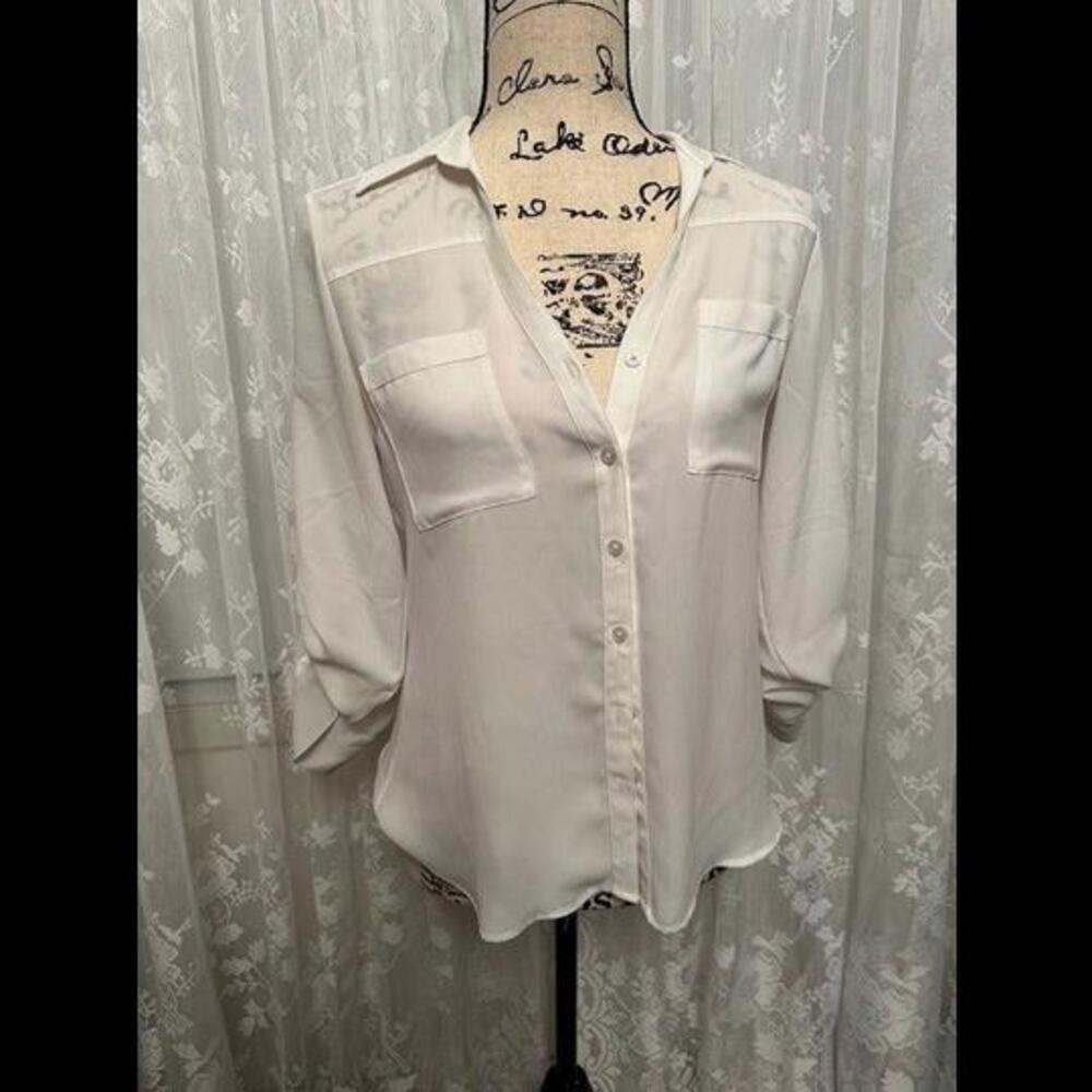 Effortless Elegance: Elevate Your Wardrobe w/ Our Classic White Button-Up Shirt
